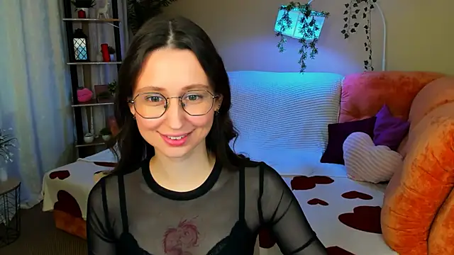 YourLovellyStory online show from 6, 6, 2026