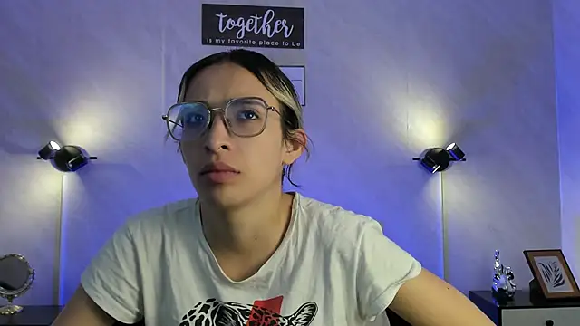 Emilia Bons online show from 18, 9, 2025