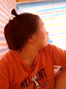 Snapshot of Love-Ly99 chatting on 15, 10, 2025 Love-Ly99 online show from 15, 10, 2025