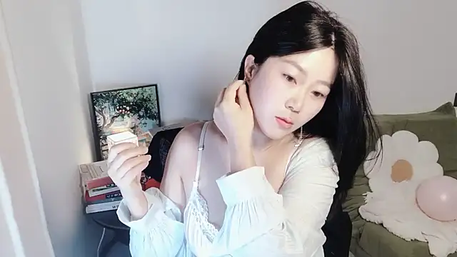 Emmaq996 online show from 9, 11, 2025