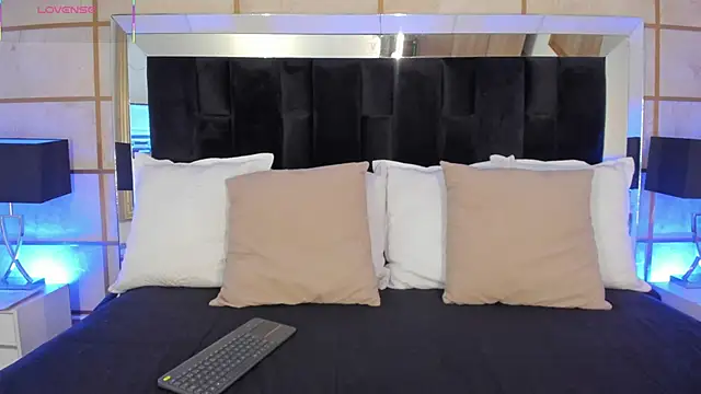 GretaVelvet online show from 10, 9, 2025