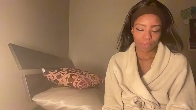 Peachyz69 online show from 11, 2, 2026