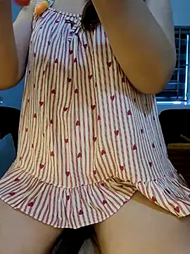 Snapshot of Bee_sweet chatting on 10, 6, 2026 Bee sweet online show from 10, 6, 2026