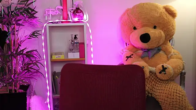 NovaHollisx online show from 11, 4, 2026