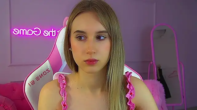 VictoriaHopsons online show from 19, 11, 2025