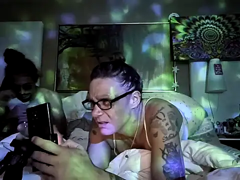 SparklesB1tch online show from 9, 4, 2026