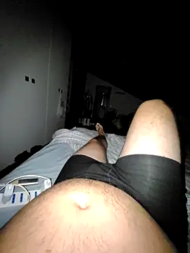 Snapshot of giova17cm chatting on 27, 10, 2025 giova17cm online show from 27, 10, 2025