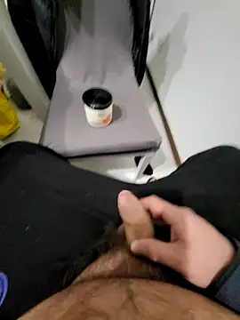 Snapshot of giova17cm chatting on 24, 11, 2025 giova17cm online show from 24, 11, 2025