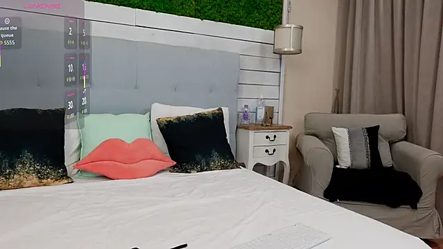 JenniferLovve online show from 12, 9, 2025