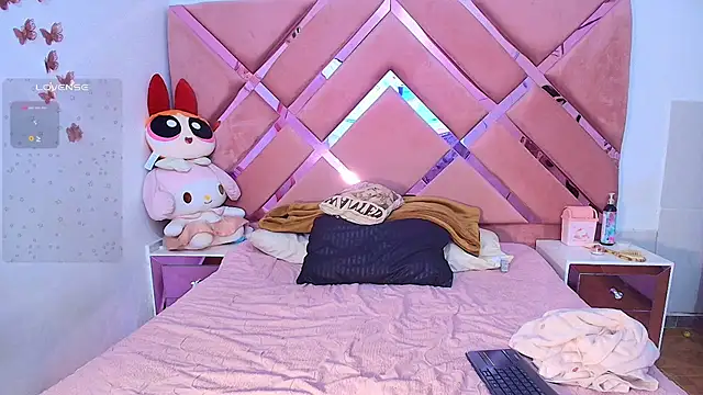 BrittanyBoa online show from 5, 3, 2026