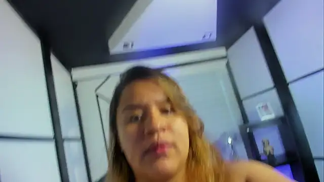 ElaBourn  online show from 17, 10, 2025