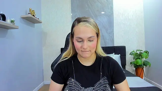 Snapshot of Emmaa_white_ chatting on 12, 5, 2026 Emmaa white online show from 12, 5, 2026