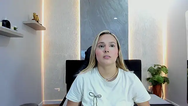 Snapshot of Emmaa_white_ chatting on 25, 5, 2026 Emmaa white online show from 25, 5, 2026
