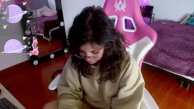 larah uwu online show from 17, 9, 2025