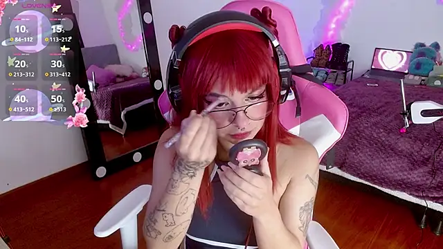 larah uwu online show from 3, 10, 2025