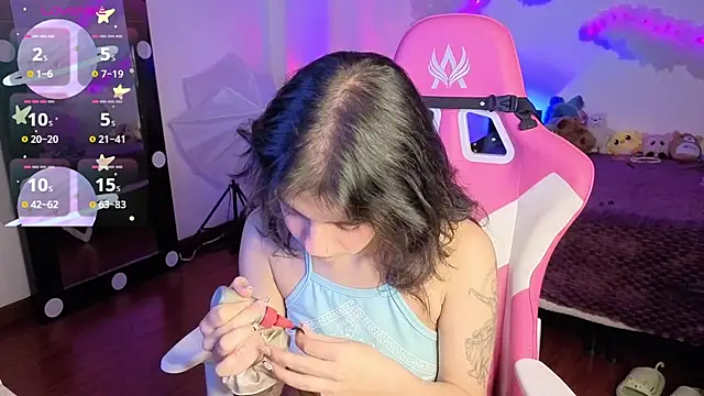 larah uwu online show from 26, 11, 2025