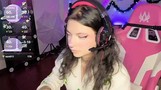 larah uwu online show from 22, 12, 2025