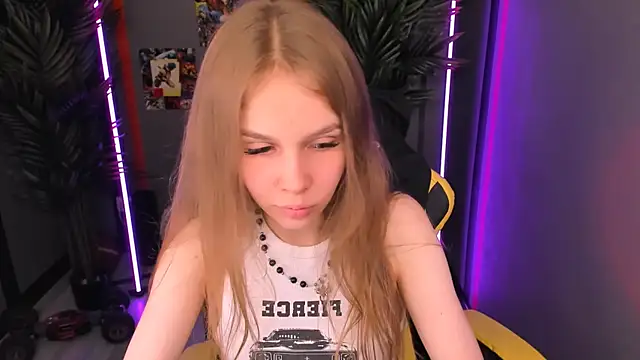 Snapshot of Selen_hells_weet chatting on 3, 10, 2025 Selen hells weet online show from 3, 10, 2025