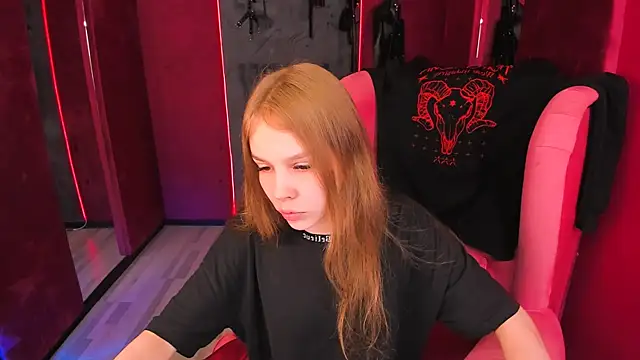 Snapshot of Selen_hells_weet chatting on 5, 10, 2025 Selen hells weet online show from 5, 10, 2025