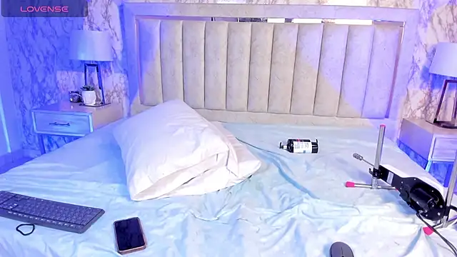 Snapshot of AlaiaMoretti chatting on 25, 10, 2025 AlaiaMoretti online show from 25, 10, 2025