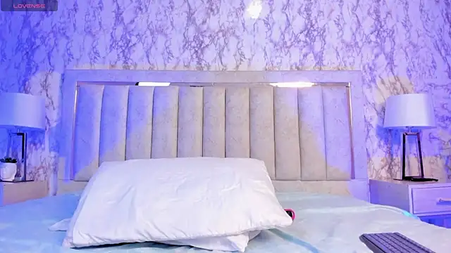 Snapshot of AlaiaMoretti chatting on 26, 10, 2025 AlaiaMoretti online show from 26, 10, 2025