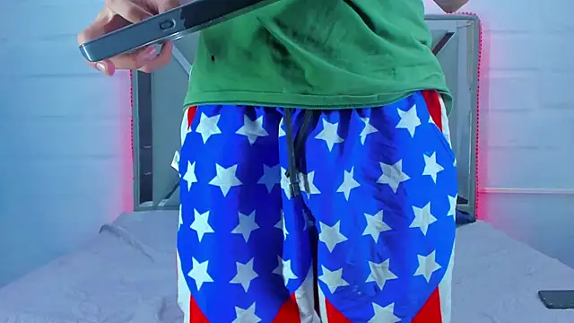 Snapshot of Averange_boys_X chatting on 26, 10, 2025 Averange boys X online show from 26, 10, 2025