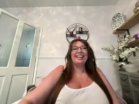 Snapshot of BuxomKitty_BBW chatting on 15, 5, 2026 BuxomKitty BBW online show from 15, 5, 2026
