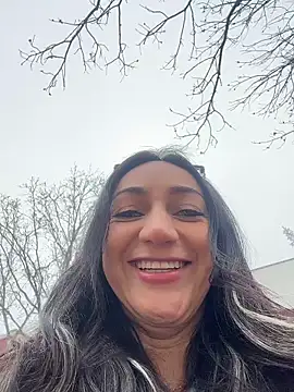 Ninabigtitied online show from 8, 11, 2025