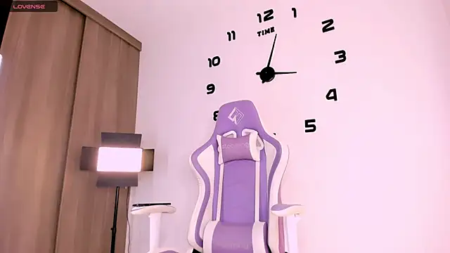  Mia Pink  online show from 28, 4, 2026