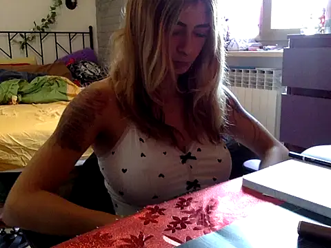 Snapshot of piccolaflo chatting on 13, 5, 2026 piccolaflo online show from 13, 5, 2026
