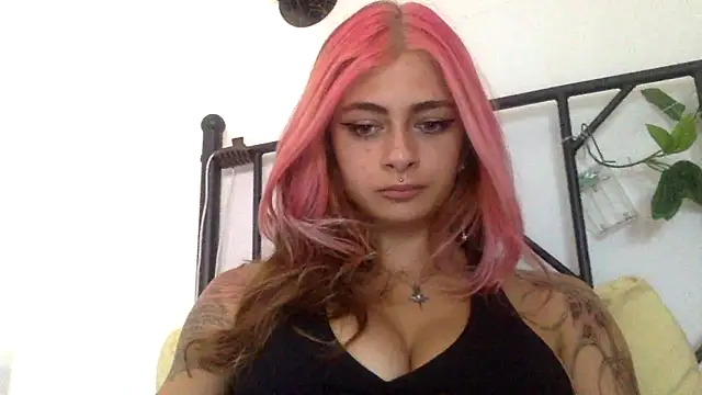 Snapshot of piccolaflo chatting on 21, 6, 2026 piccolaflo online show from 21, 6, 2026