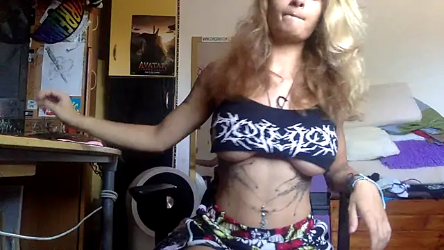 Snapshot of piccolaflo chatting on 19, 7, 2026 piccolaflo online show from 19, 7, 2026
