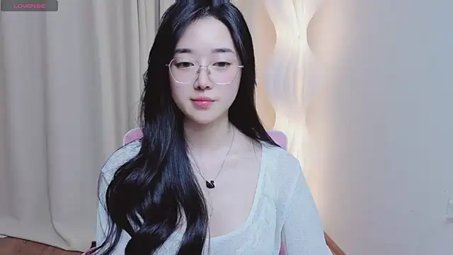 Snapshot of Miu-999 chatting on 9, 4, 2026 Miu-999 online show from 9, 4, 2026