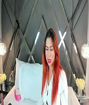 CoraimaSahin online show from 27, 11, 2025