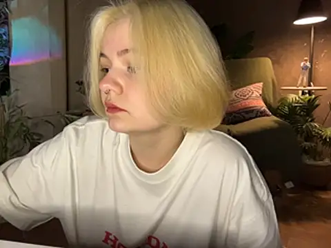 MoonIvy  online show from 17, 4, 2026