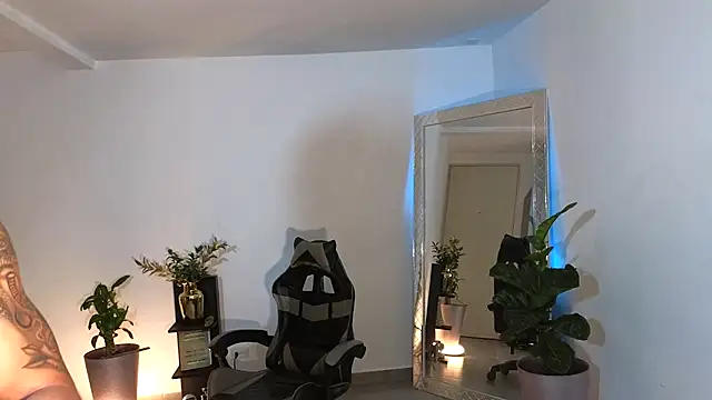 Snapshot of Wyatt_Rose chatting on 1, 10, 2025 Wyatt Rose online show from 1, 10, 2025