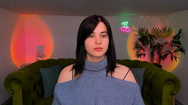 lil angel  online show from 13, 10, 2025