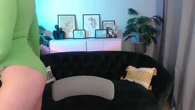 Snapshot of Natalee_Love chatting on 9, 9, 2025 Natalee Love online show from 9, 9, 2025