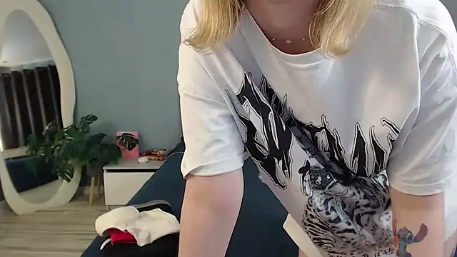 Natalee Love online show from 6, 4, 2026