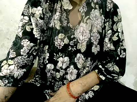 Snapshot of RIYA_SOOD chatting on 14, 10, 2025 RIYA SOOD online show from 14, 10, 2025