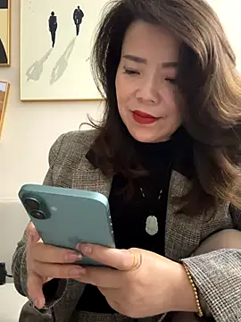 anna yngs online show from 6, 10, 2025