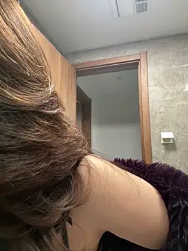 anna yngs online show from 10, 10, 2025