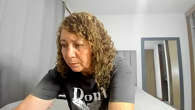 Snapshot of sarita_mature chatting on 5, 12, 2025 sarita mature online show from 5, 12, 2025