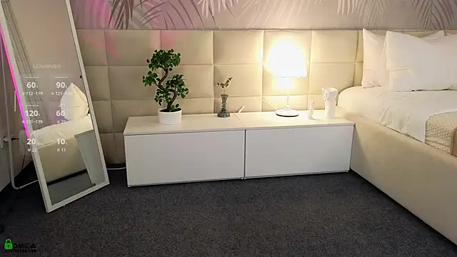 LolaPrise online show from 3, 12, 2025