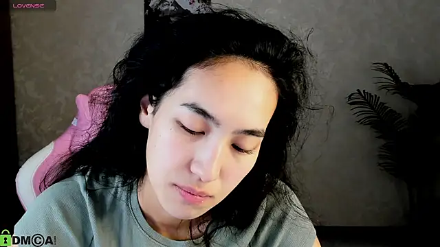 FlirtyAura online show from 18, 11, 2025