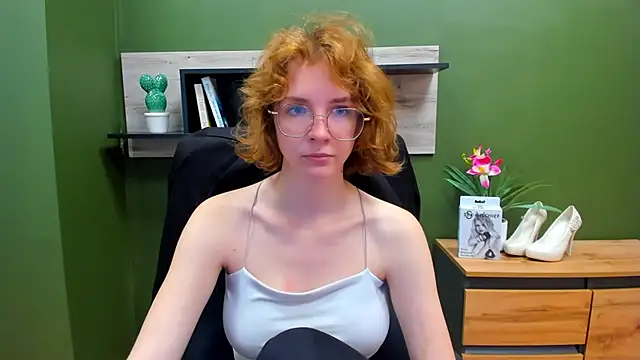 Snapshot of juicyPenny chatting on 18, 9, 2025 juicyPenny online show from 18, 9, 2025