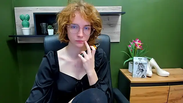 Snapshot of juicyPenny chatting on 25, 9, 2025 juicyPenny online show from 25, 9, 2025