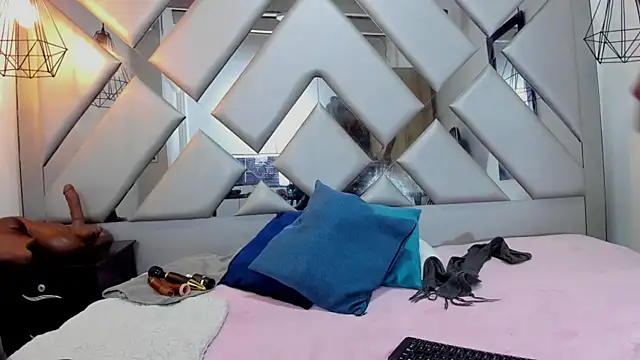 Lorenn Hill online show from 18, 10, 2025