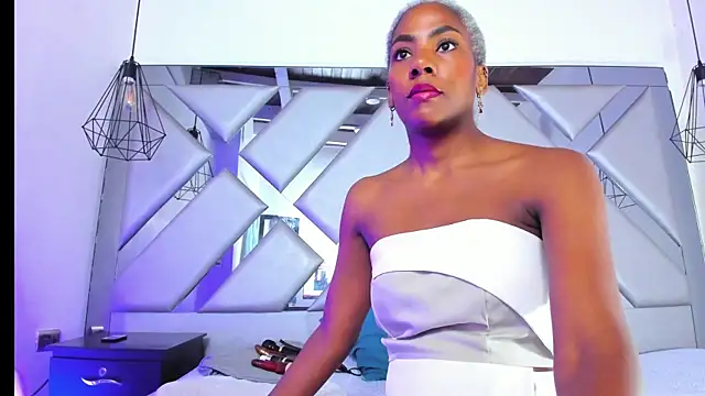 Lorenn Hill online show from 18, 1, 2026