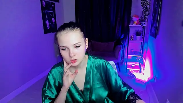 Snapshot of Leila_xxBaby chatting on 3, 10, 2025 Leila xxBaby online show from 3, 10, 2025